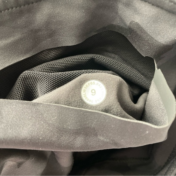 Lululemon High-Rise Leggings Black Camo – Size 6 – Women’s Athletic Yoga Pants - Picture 4 of 4